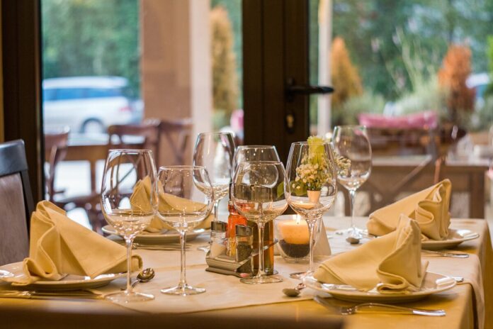 restaurant-449952_1920-03a323ec
